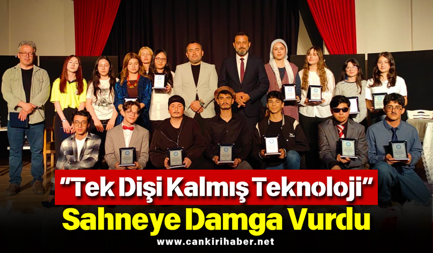 “Tek Dişi Kalmış Teknoloji” Sahneye Damga Vurdu