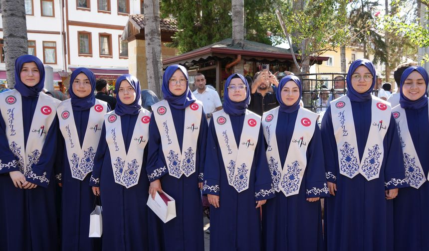 51 Hafız İçin Görkemli Konvoy! 200’den Fazla Araçla Külliyeye Gittiler