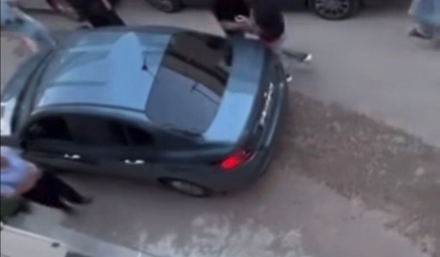 Otomobille Gelince Gerginlik Arttı! Vatandaşlar Kavgayı Önledi
